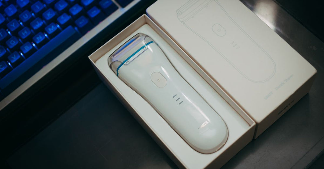 A selection of electric shaver accessories including chargers, travel cases, and cleaning tools arranged on a light surface, illustrating the best accessories 2026 for grooming kits.