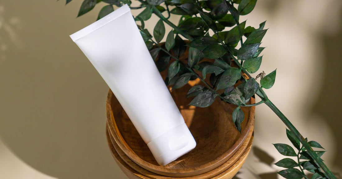 A flatlay of three moisturiser jars with labels showing hyaluronic acid, niacinamide and ceramides, illustrating how to choose a face moisturiser by key ingredient.