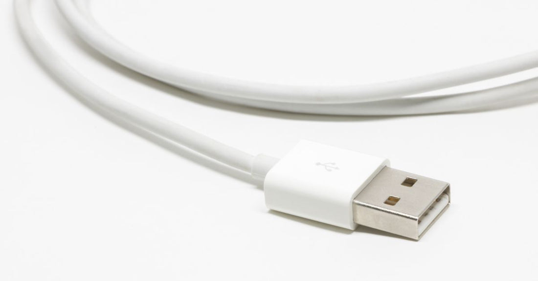 Best accessories 2026: replacement charger cable and plastic guard combs neatly arranged on a clean white surface.