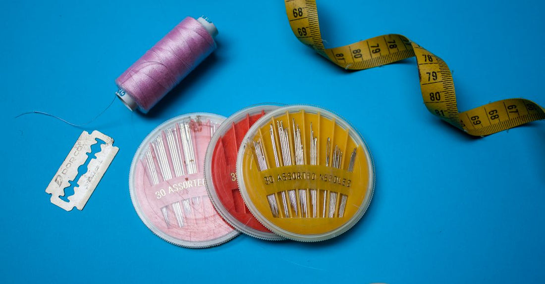 A flatlay of colourful disposable razors with lubricating strips, illustrating a disposable razors buying guide.