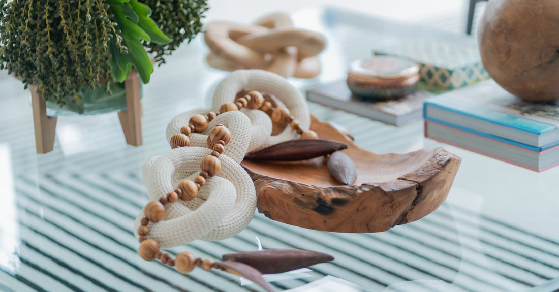 A flatlay arrangement of various damage-free hair clips in 2026, including duckbill, snap, and pearl styles, best clips 2026.