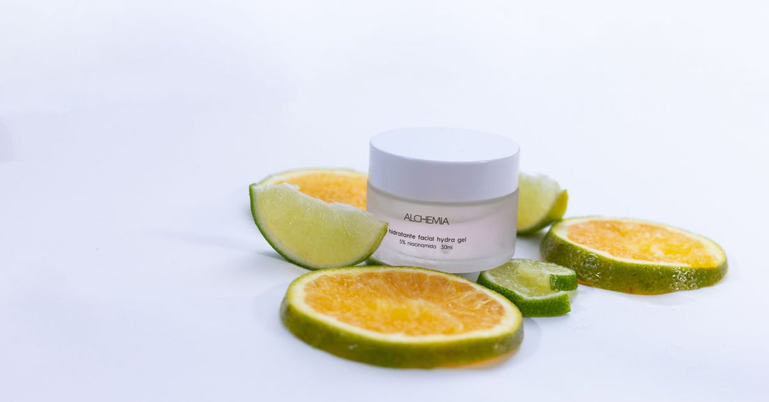 How to choose creams: a lightweight gel moisturiser jar on a clean surface, ideal for summer skincare.