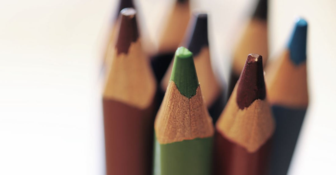 A close-up of an eyeliner pencil tip against a neutral background, illustrating the eyeliner buying guide's focus on formula and precision.