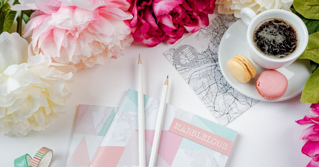 A flatlay of various eyeshadow brushes on a marble surface, illustrating an eyeshadow brushes buying guide for UK shoppers.