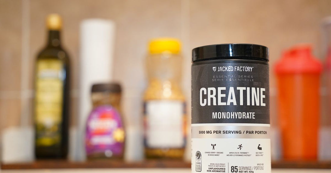 A jar of professional hair bleach powder next to a scoop on a white background, illustrating the hair bleach buying guide for UK readers.