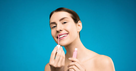 A glossy lip plumper tube and swatch on a white background, representing the best lip plumper that works UK shoppers can buy.