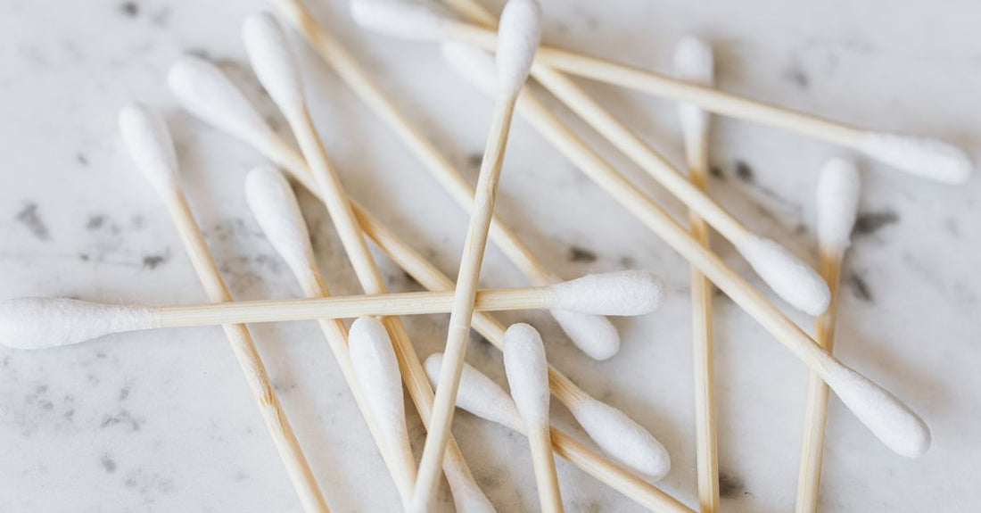 A collection of best cotton swabs UK 2026 including bamboo, long wooden, and precision-tipped varieties on a clean surface.