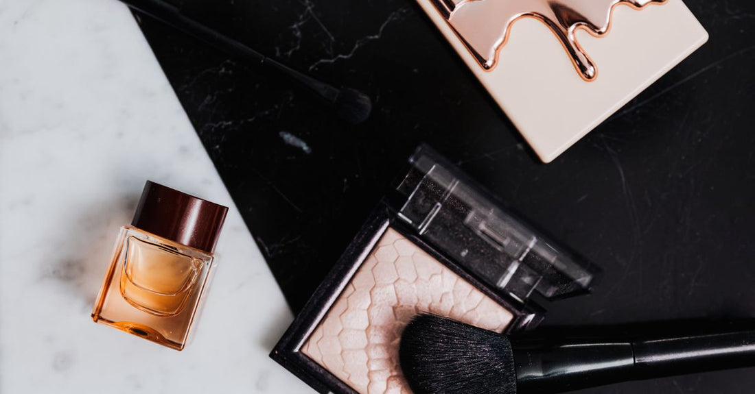 Bronzer compact with marble texture on a white background, bronzers buying guide UK