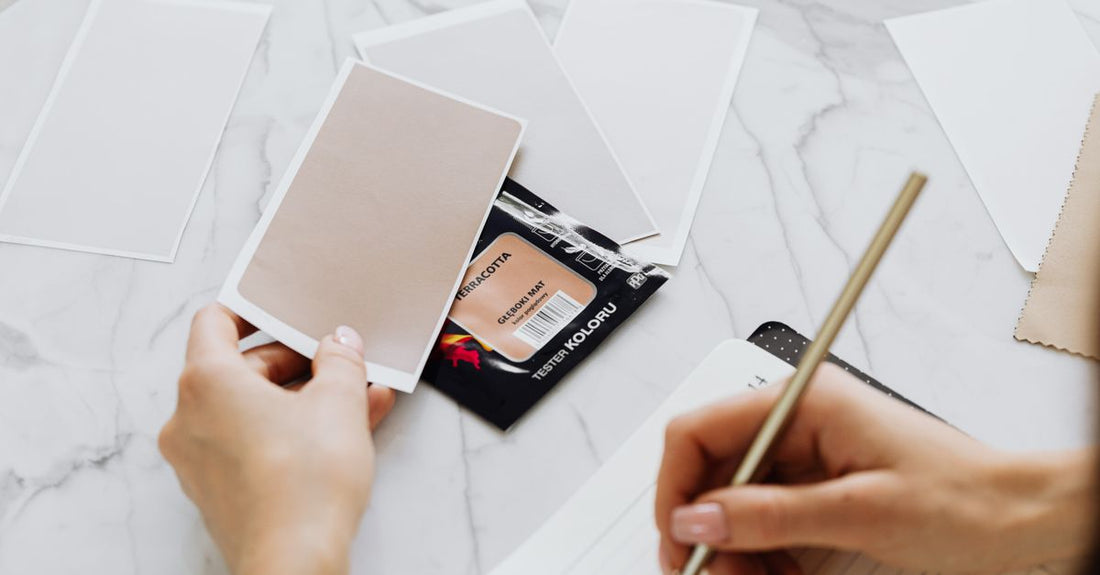 An array of concealer palettes and brushes on a marble surface, demonstrating how to conceal dark circles with concealer.