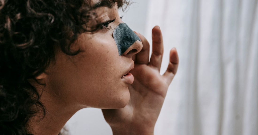 A flatlay of various facial peel products including liquid exfoliants and peeling gels, illustrating how to choose facial peels for different skin types.
