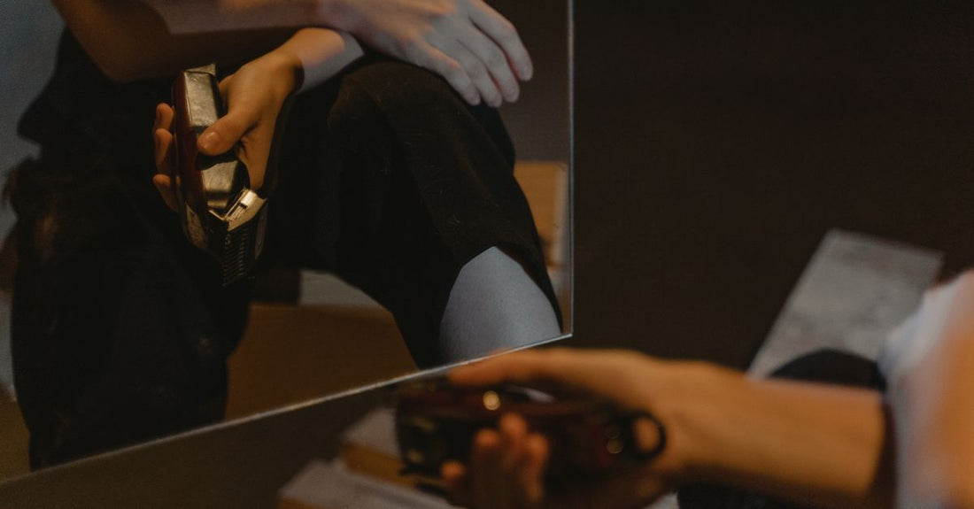 Best accessories 2026: a durable black hard-shell travel case for electric shavers, protecting grooming tools during travel.