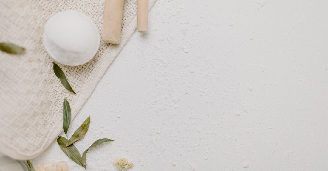 A selection of the best cloths & towelettes UK 2026, including soft disposable facial towels and reusable cleansing cloths arranged on a light surface.