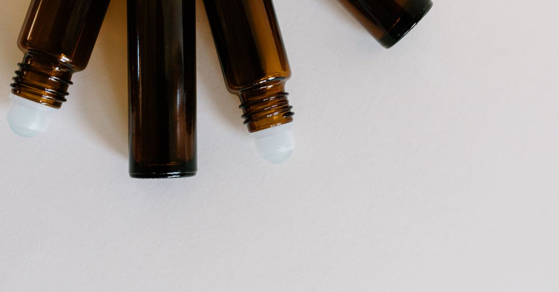A flatlay of empty plastic applicator bottles with different tips on a white surface, showing how to choose applicator bottles for skincare and haircare.