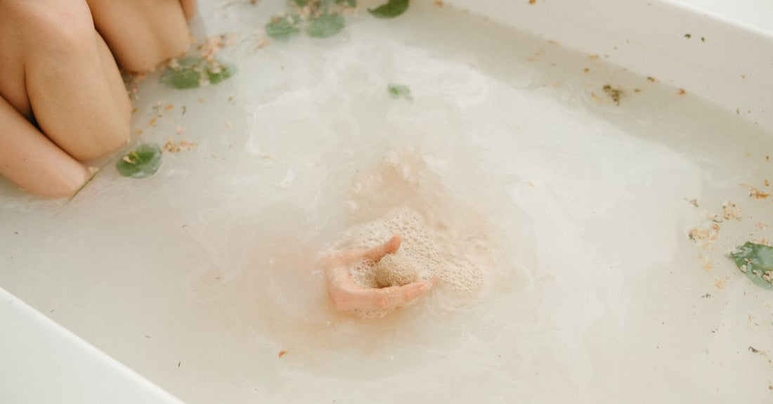 How to make bubble bath at home with natural ingredients in a glass bowl