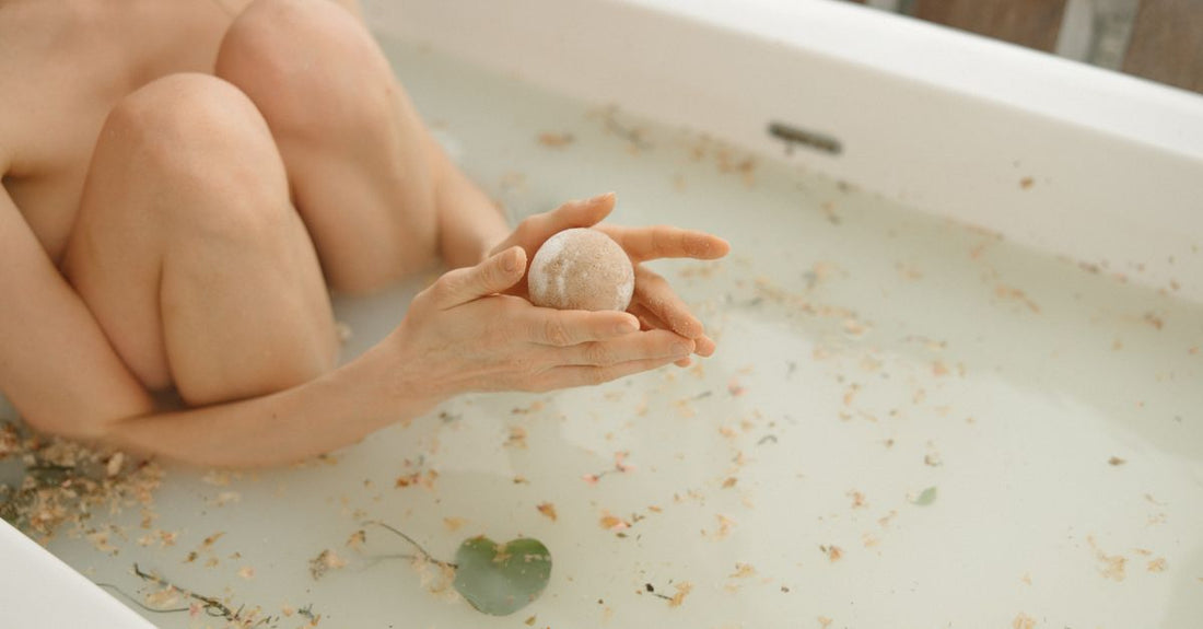 A flatlay of colourful bath bombs on a marble surface, illustrating how to choose bath bombs by quality and ingredients.