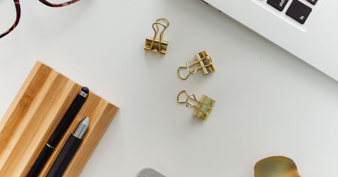 A flatlay of tortoise shell cellulose acetate hair clips, representing the best clips 2026 for damage‑free styling.