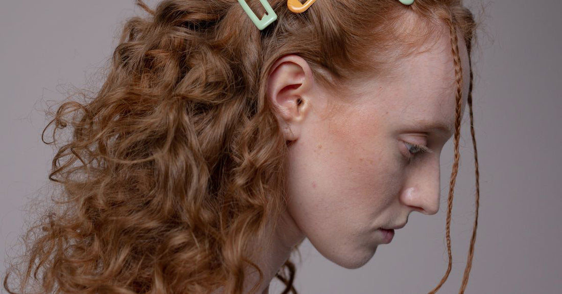 Assorted damage‑free hair clips including no‑crease duckbill, metal snap, and pearl barrettes on a neutral background — best clips 2026 selection.