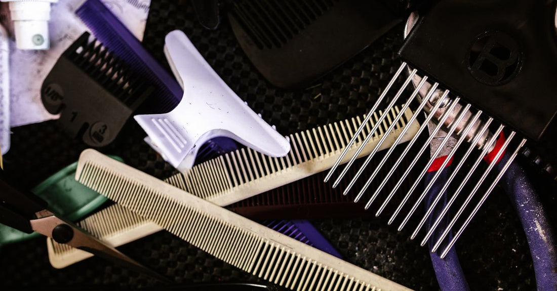 Assortment of hair claw clips in various sizes and colours, illustrating a claws buying guide for UK shoppers.