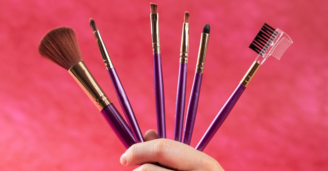 Flatlay of best blush brushes 2026 with different shapes for powder, cream, and liquid blush application.