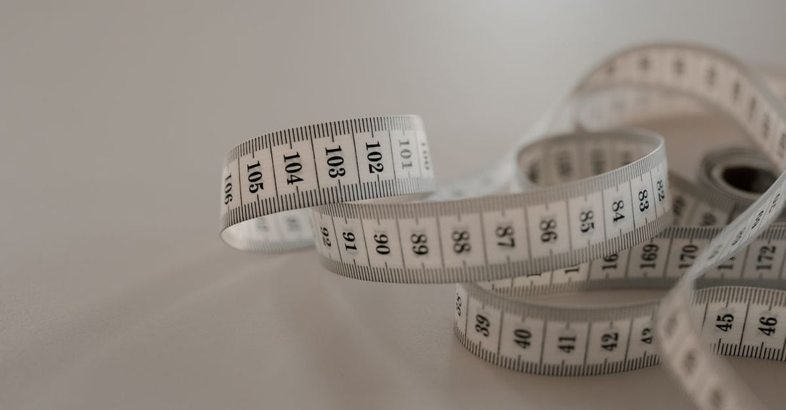 How to choose wig cap size by measuring head with flexible tape measure and comparing to size chart.
