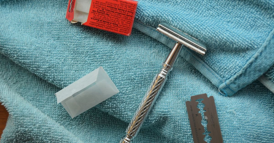 Close-up of a razor cartridge on a clean white background, illustrating a cartridges buying guide.