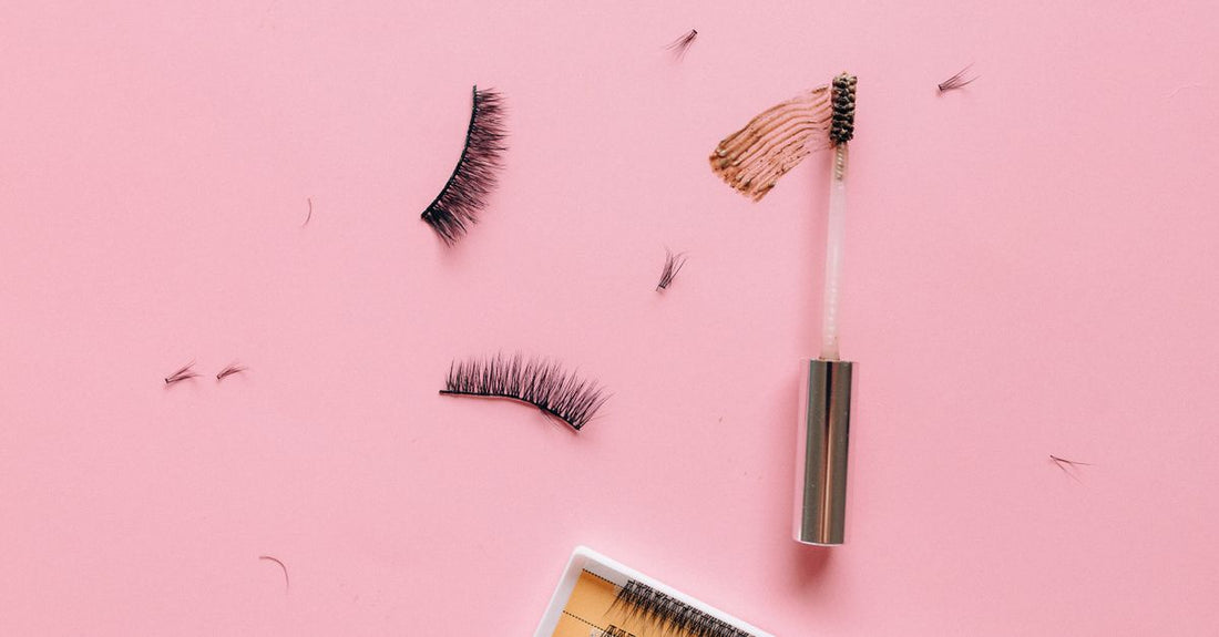 A flatlay of beginner-friendly false eyelashes with a lash applicator on a light background, illustrating the best false lashes for beginners UK.