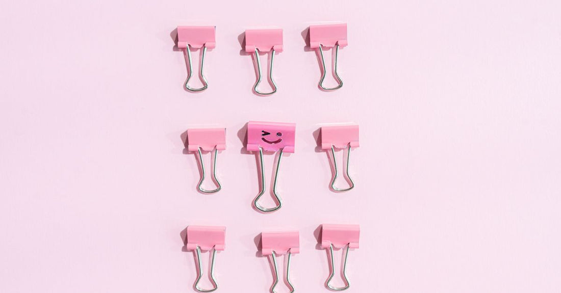A curated selection of damage‑free hair clips for 2026, including acetate claw clips and silicone duckbill clips, displayed on a neutral background.