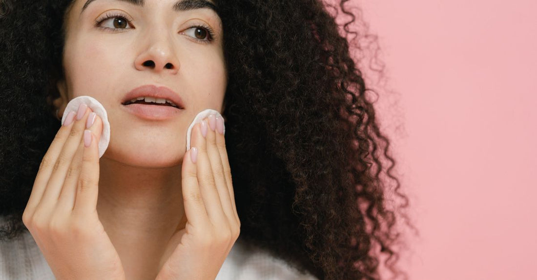 Glycolic acid peel pads in jar on bright surface, how to use face peel at home