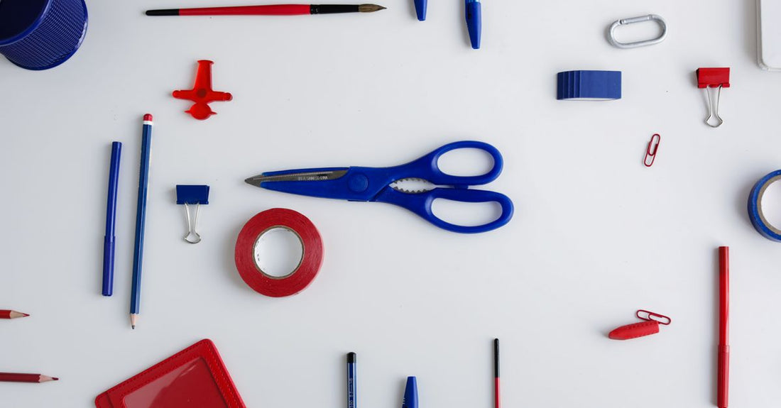 A flatlay of assorted damage-free hair clips, including duckbill and snap styles, representing the best clips 2026.
