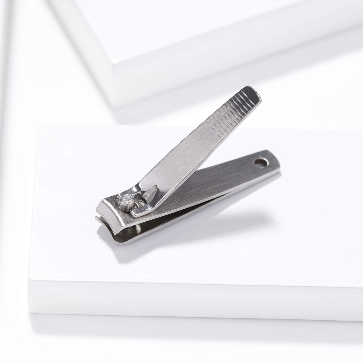 Tweezerman Stainless Steel Fingernail Clipper – Precision Nail Care - görsel 3