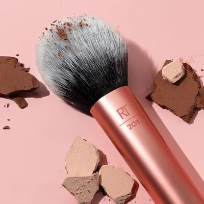Real Techniques Cruelty Free Powder Brush – Ultra Plush Custom Cut Synthetic Bristles for Flawless Bronzer & Powder Application