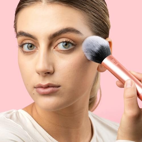 Real Techniques Cruelty Free Powder Brush – Ultra Plush Custom Cut Synthetic Bristles for Flawless Bronzer & Powder Application - görsel 8
