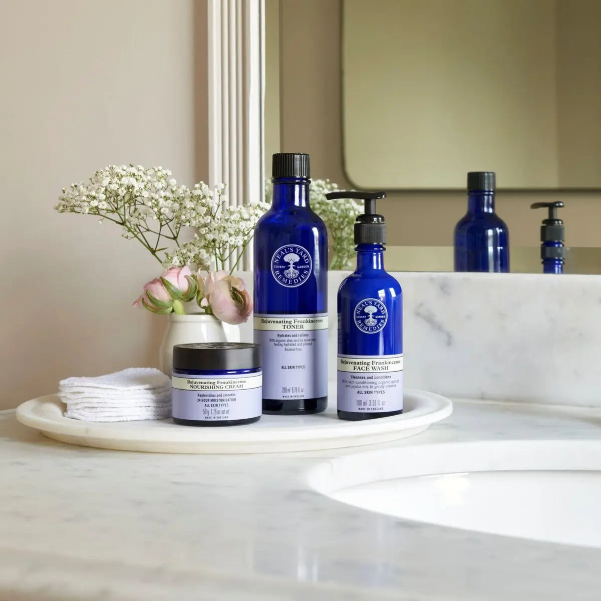 Neal's Yard Remedies Rejuvenating Frankincense Toner - Hydrating Facial Toning Lotion for Refined Skin, Vegan & Cruelty-Free, 200ml Avelisse