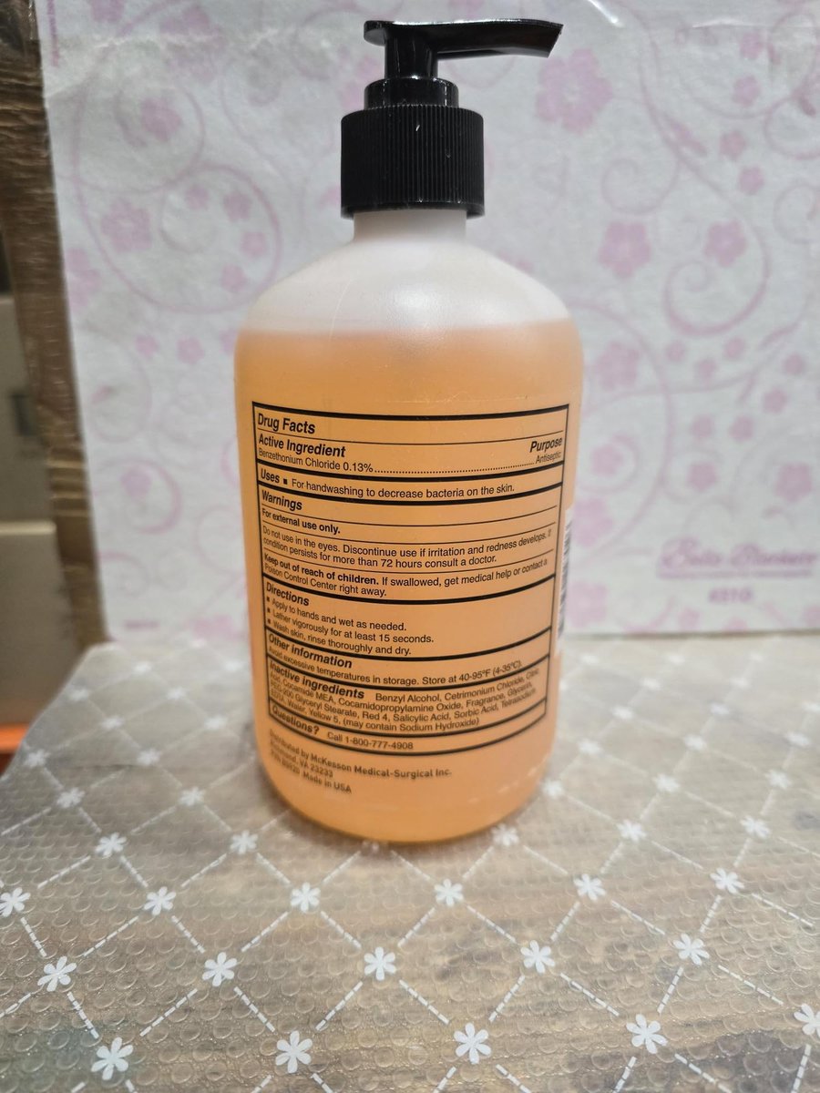 McKesson Antibacterial Liquid Hand Soap, 18 oz Pump Bottle, Clean Scent Avelisse