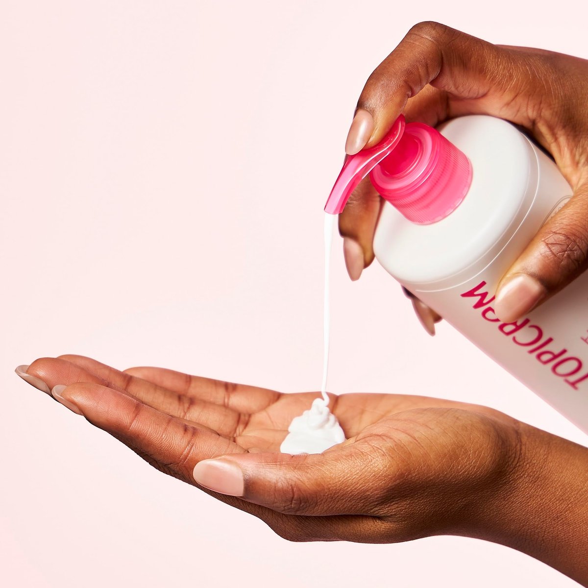 Topicrem Ultra-Moisturising Body Milk – 500 ml, Intense Hydration with Hyaluronic Acid Avelisse
