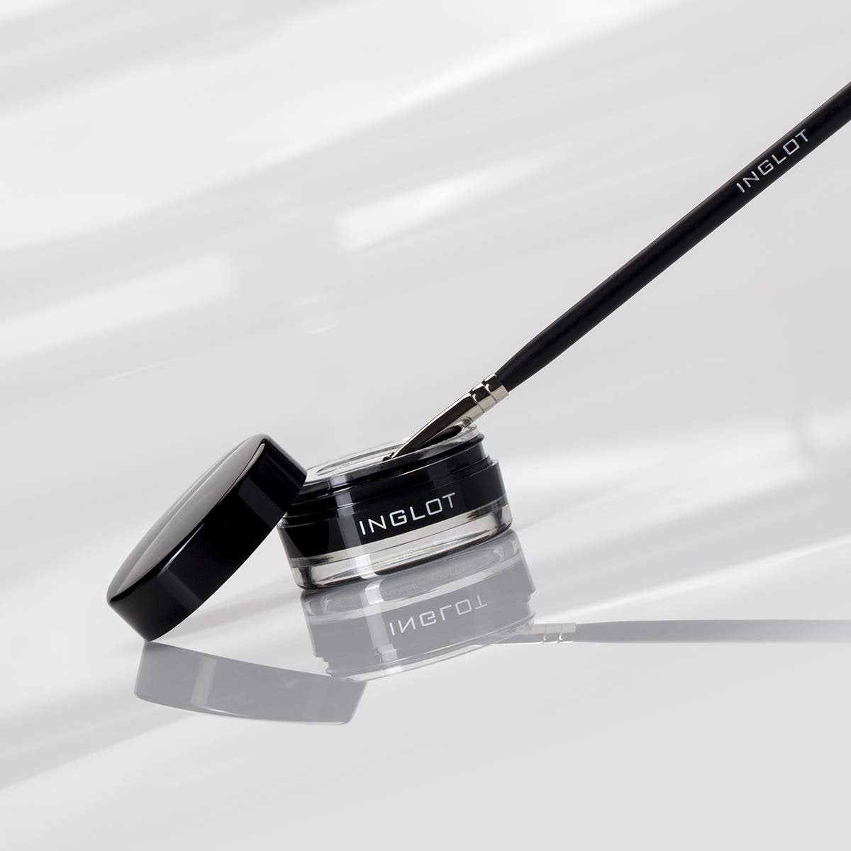 Inglot AMC Eyeliner Gel - Waterproof, Long-Lasting, Intense Color, Matte Finish - 0.19 oz (77) - görsel 5