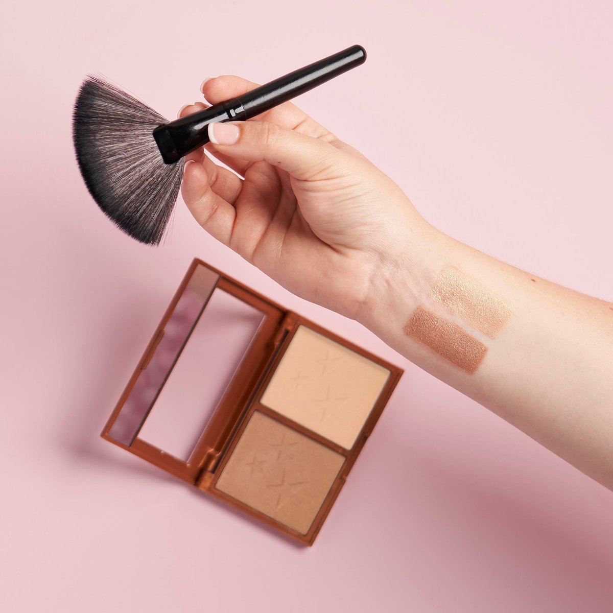 W7 Hollywood Bronze & Glow Pressed Powder Duo - Shimmer Bronzer & Highlighter for Contouring & Highlighting, Vegan - görsel 7