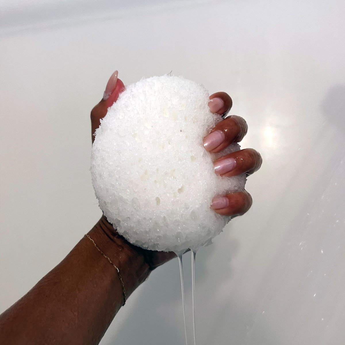 kai Body Buffer – 2 Count Exfoliating Bath Sponges with Built-in Cleanser, Gardenia Scent, Vegan & Cruelty-Free Avelisse