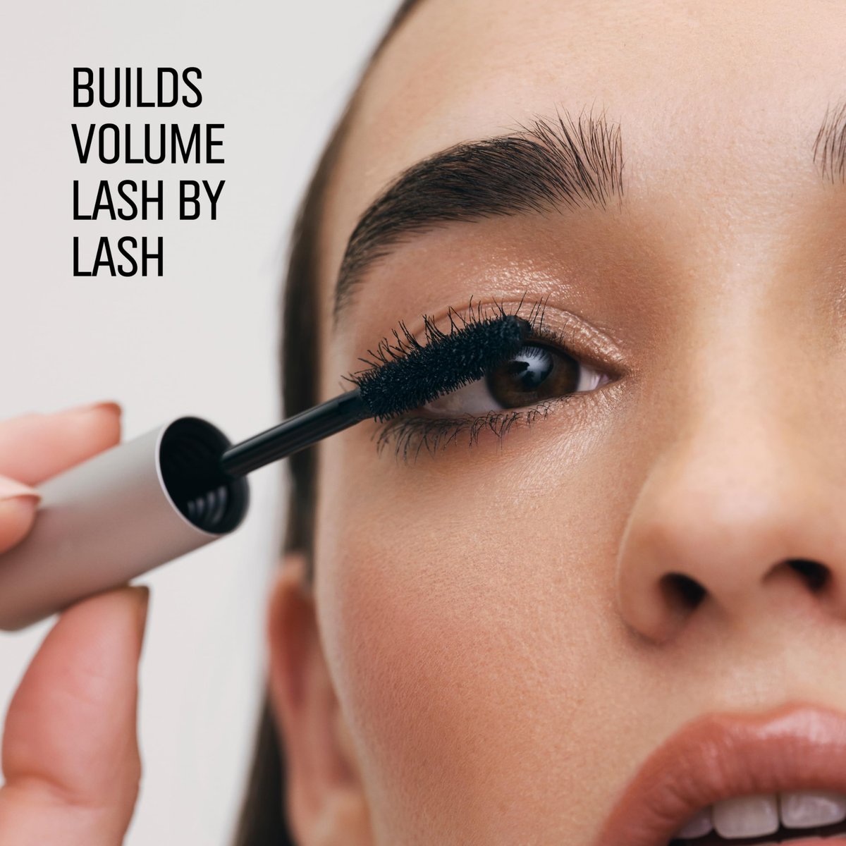 Bobbi Brown Smokey Eye Mascara – Long-Wearing Volumizing Mascara, No Flaking or Smudging, 0.2 Fl Oz Avelisse