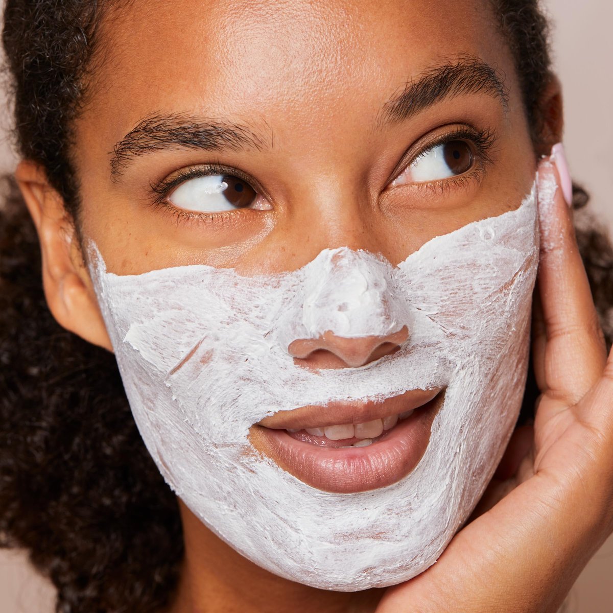 Clarins V-Facial Intensive Wrap Face Mask - Award-Winning Facial Contouring Mask, Visibly Reduces Puffiness & Swelling, Promotes Even Skin Tone, 2.5 Oz Avelisse