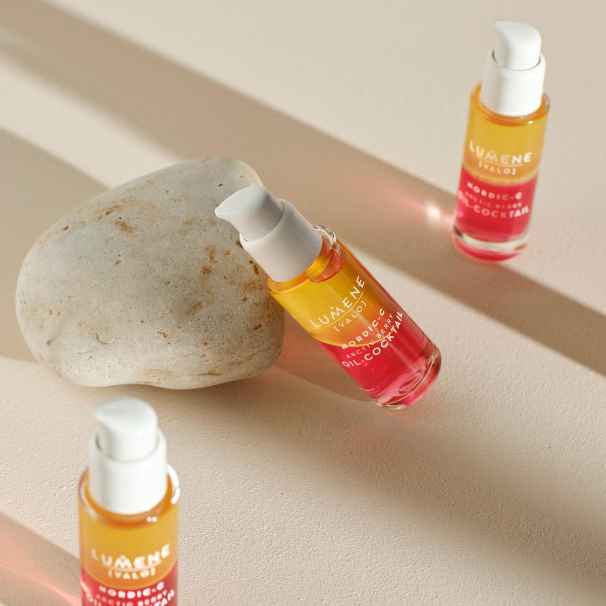 Lumene Nordic-C [Valo] Arctic Berry Face Oil - Antioxidant-Rich Hydrating Serum with Vitamin C, Vitamin E & Hyaluronic Acid - Replenishes and Plumps Dry Skin - Vegan Skin Care (30 ml) Avelisse