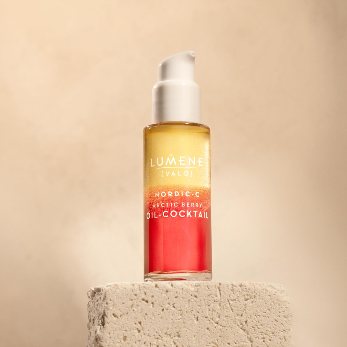 Lumene Nordic-C [Valo] Arctic Berry Face Oil - Antioxidant-Rich Hydrating Serum with Vitamin C, Vitamin E & Hyaluronic Acid - Replenishes and Plumps Dry Skin - Vegan Skin Care (30 ml) Avelisse