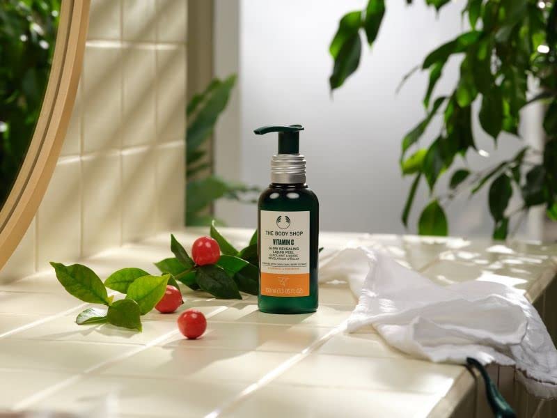 The Body Shop Vitamin C Glow-Revealing Liquid Peel - Illuminating & Resurfacing Facial Peel - 3.3 Fl Oz Avelisse