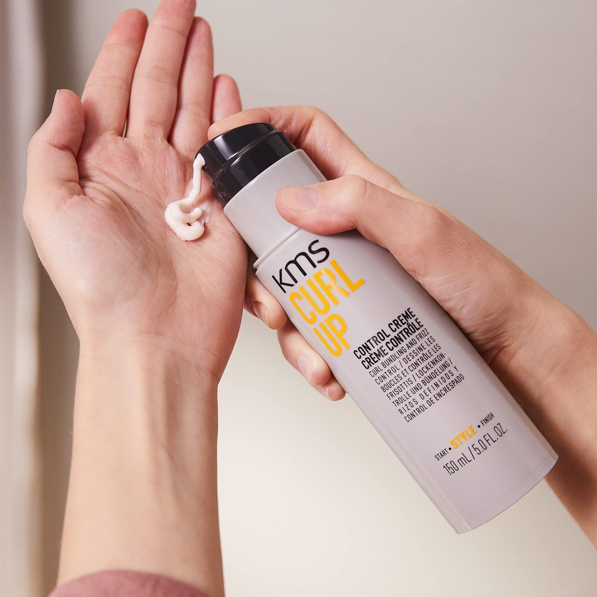 KMS Curlup Control Crème - 5 oz Styling Cream for Defined, Frizz-Free Curls - görsel 15