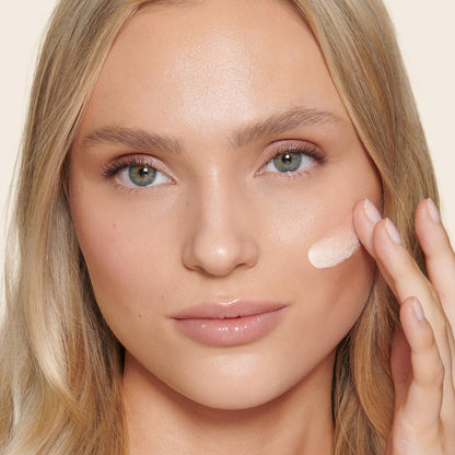Charlotte Tilbury Unisex Healthy Glow Skin Tint - Hydrating Tinted Moisturizer with Bronzing Tan Pigments for Natural Tan & Glow Avelisse