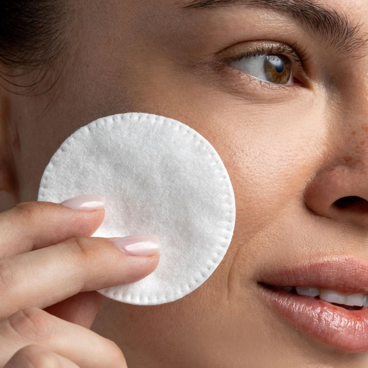 Cliganic Premium 100% Cotton Makeup Remover Pads - 540 Count (Pack of 6) | Biodegradable & Gentle Avelisse
