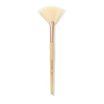 jane iredale White Fan Brush – Precision Powder & Highlighter Brush