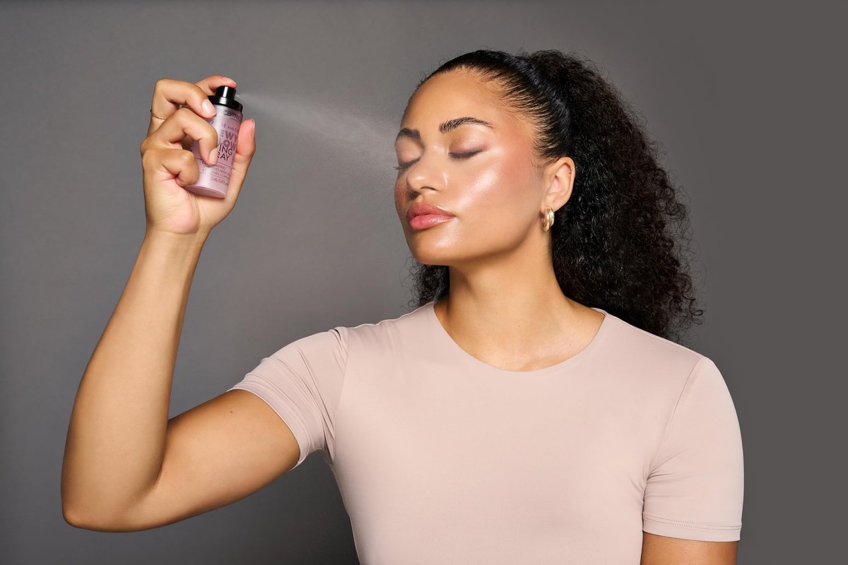 Catrice Prime & Fine Illuminating Dewy Glow Spray – Transparent, Fast-Drying Fixing Mist for a Radiant Finish (50 ml) - görsel 6