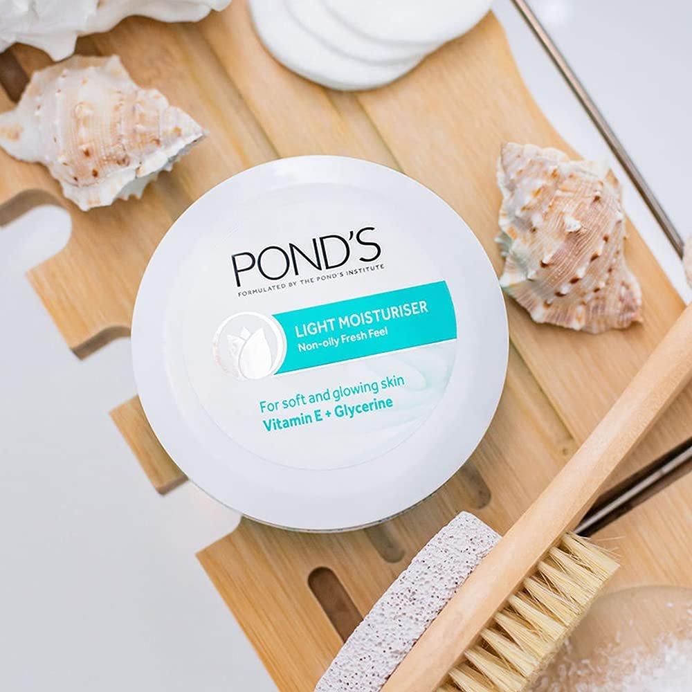 Pond's Light Moisturiser | Non-Oily Fresh Feel with Vitamin E + Glycerine | 200ml Avelisse
