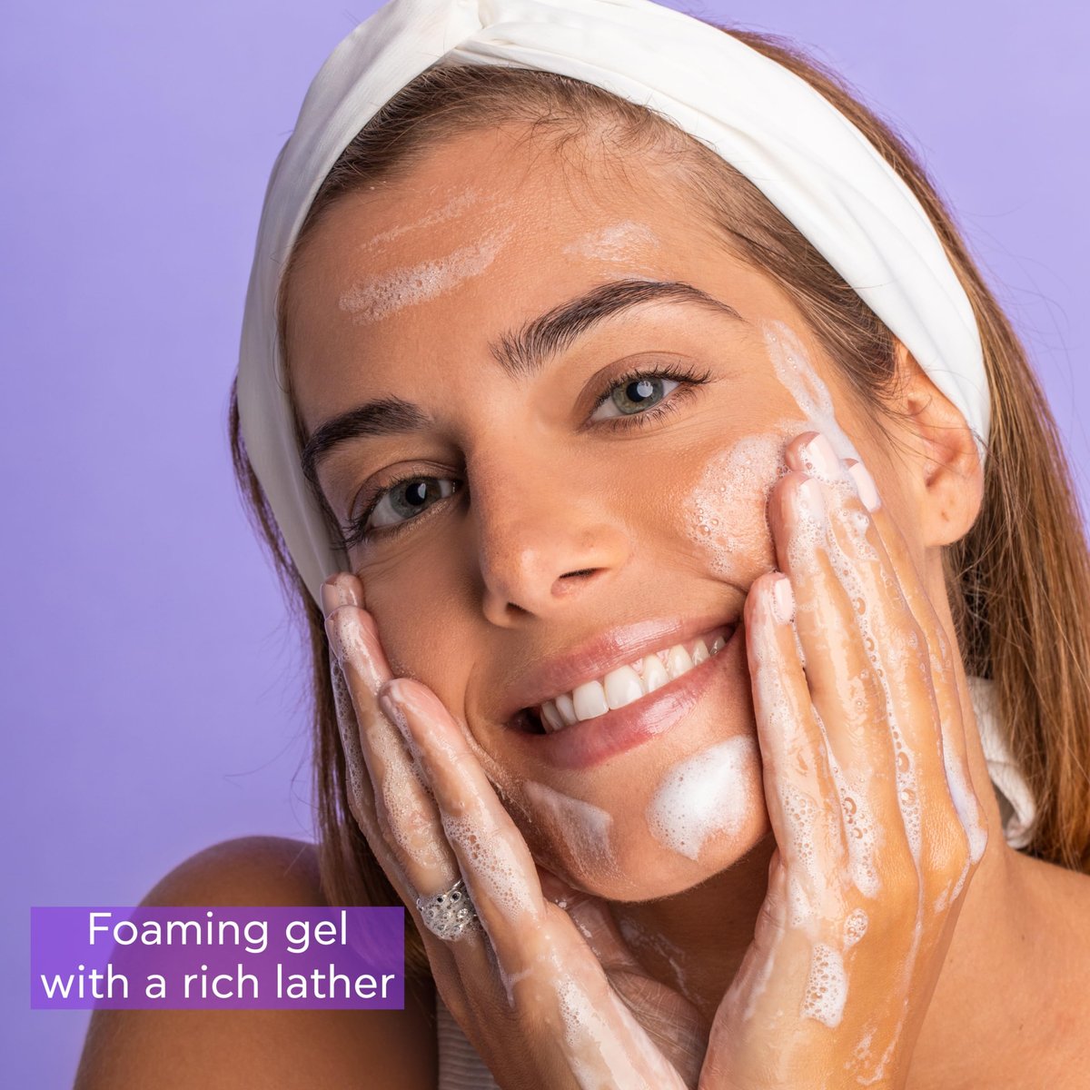 Apivita Cleansing Foam - Hydrating & Soothing Creamy Foam for Face & Eyes with Olive, Lavender & Propolis Avelisse